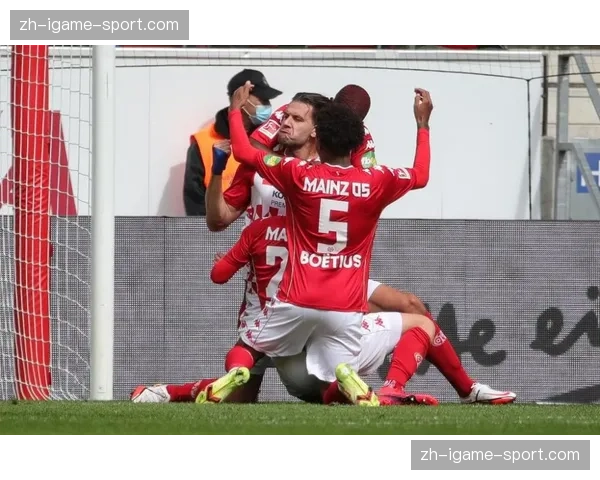 人物动态：美因茨后腰施塔赫入选三月德甲最佳阵容，场均4.3次拦截领跑联赛