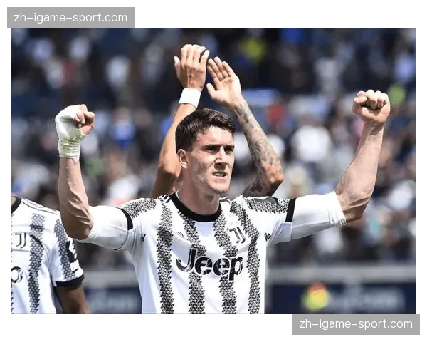 勺子点球！面对旧主，前尤文前锋用独特方式完成破门